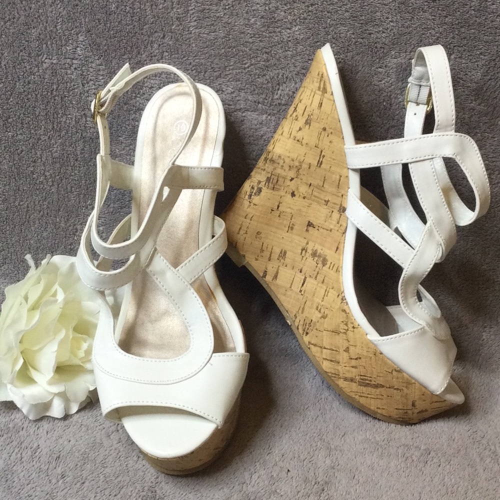 🆕NWOT Benton Edith White Strappy Cork Heel Wedges, 10M